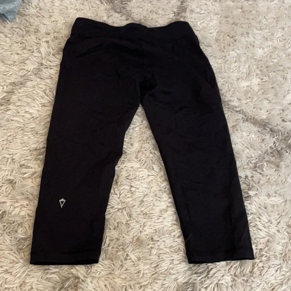 Ivvia Capris - Picture 2 of 3